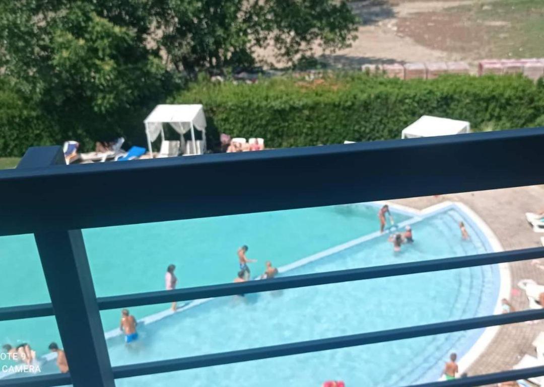 Modern 2 Bedroom Apartment In Top Location In Sunny Beach Just 150 Meters From Casino Platinum Buitenkant foto